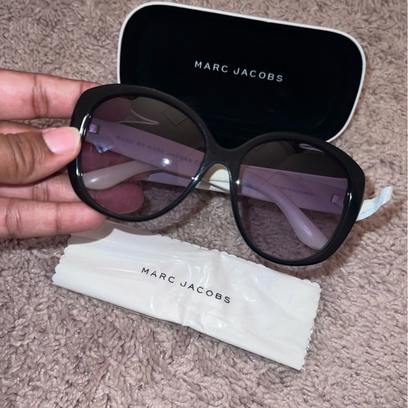 Marc Jacobs Sunglasses - Picture 3 of 4